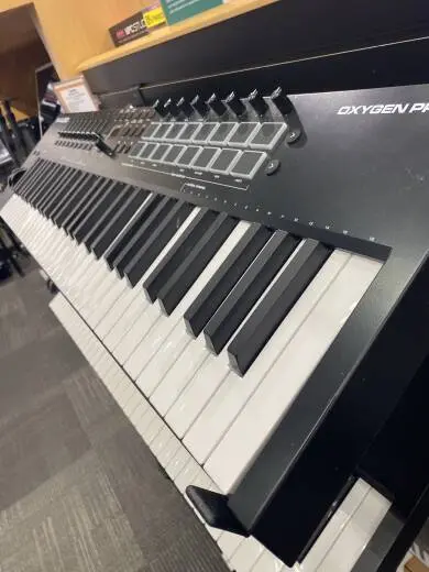M-Audio - OXYGEN PRO 61 2