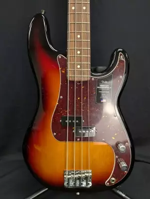 Fender - AM Pro II P Bass - 3-Tone Sunburst 2