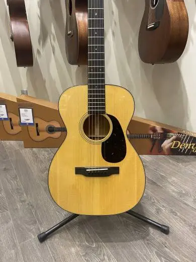 Martin Guitars - 0-18