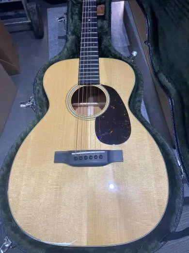 Martin Guitars - 0-18 2