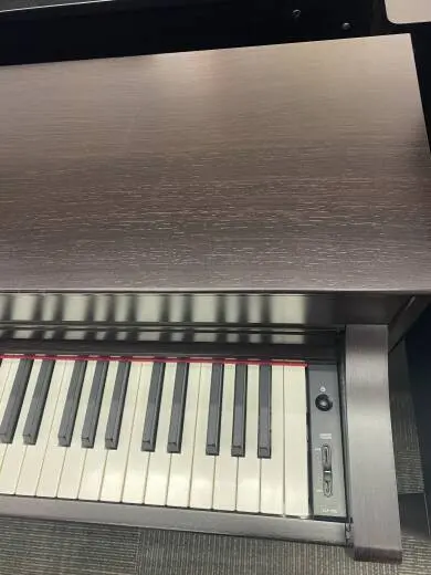 YAMAHA CLP735 R 2