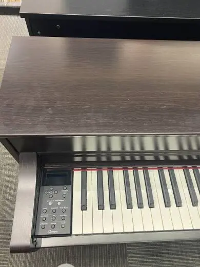 YAMAHA CLP735 R 2
