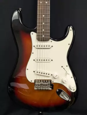 Squier - Classic Vibe 60's Stratocaster - 3-Tone Sunburst 2