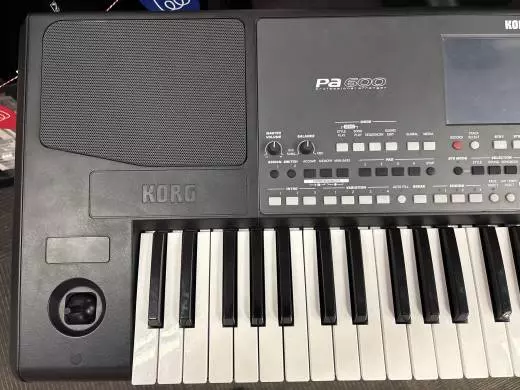 Korg - PA600 61 Key Arranger 2