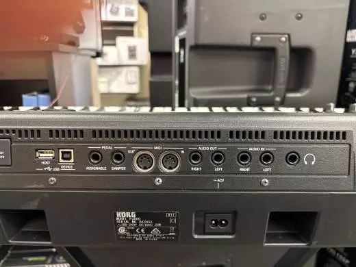 Korg - PA600 61 Key Arranger 2