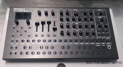 Roland - SH-4D 2
