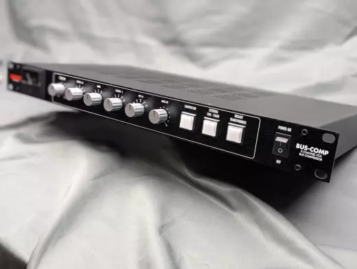 Warm Audio - 2 CHANNEL VCA BUS COMPRESSOR 2