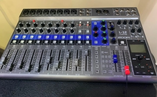 Zoom - LIVETRAK L-12