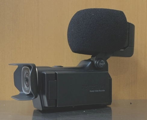 Zoom - Q8 ZOOM Handheld Video Recorder 2
