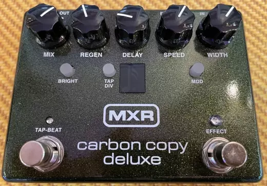 MXR - Carbon Copy Deluxe Analog Delay Pedal