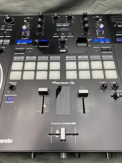 Pioneer DJ - DDJ-REV7 2