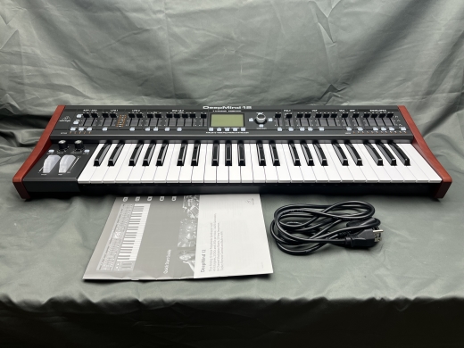 Behringer - DEEPMIND 12