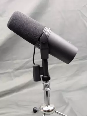 SHURE - SM7B LARGE DIAPHRAGM CARDIOID DYNAMIC MICROPHONE