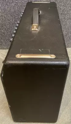 Fender - '65 Deluxe Reverb Amplifier 3