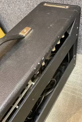 Fender - '65 Deluxe Reverb Amplifier 4