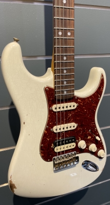Fender - CS Limited '67 HSS Stratocaster Aged Olympic White 3