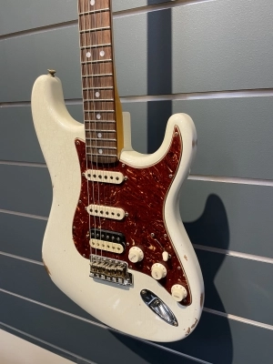 Fender - CS Limited '67 HSS Stratocaster Aged Olympic White 4