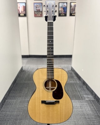 Martin Guitars 000-18 Spruce Acoustic Guitar W/ Case | Long