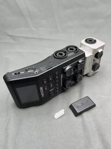 Zoom H6 Handy Recorder with case and accessories 4