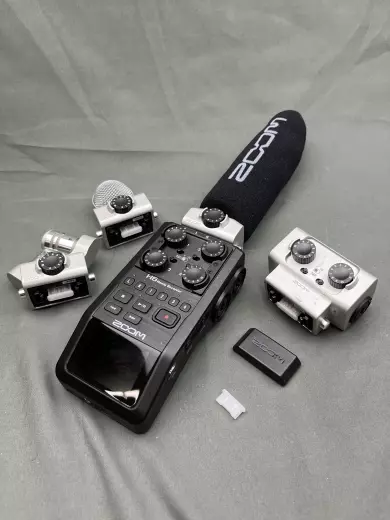 Zoom H6 Handy Recorder with case and accessories 3
