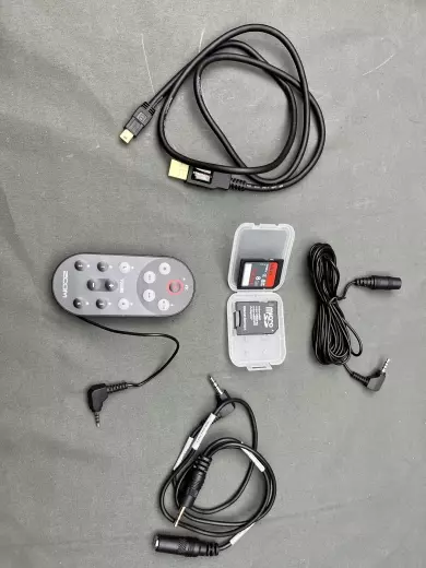 Zoom H6 Handy Recorder with case and accessories 6