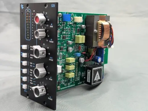 API 529 STEREO COMPRESSOR 500 SERIES 2