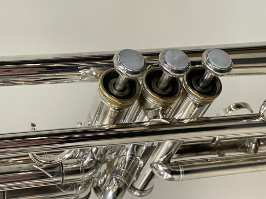 Getzen 3051S Custom Series Bb Trumpet 6