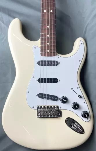 Fender Ritchie Blackmore Stratocaster - Scalloped Rosewood Fingerboard - Olympic White 3