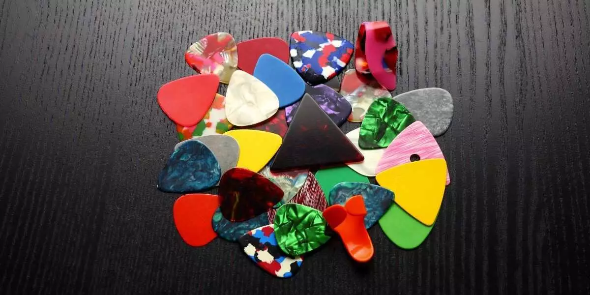 How to Choose the Right Guitar Pick Image