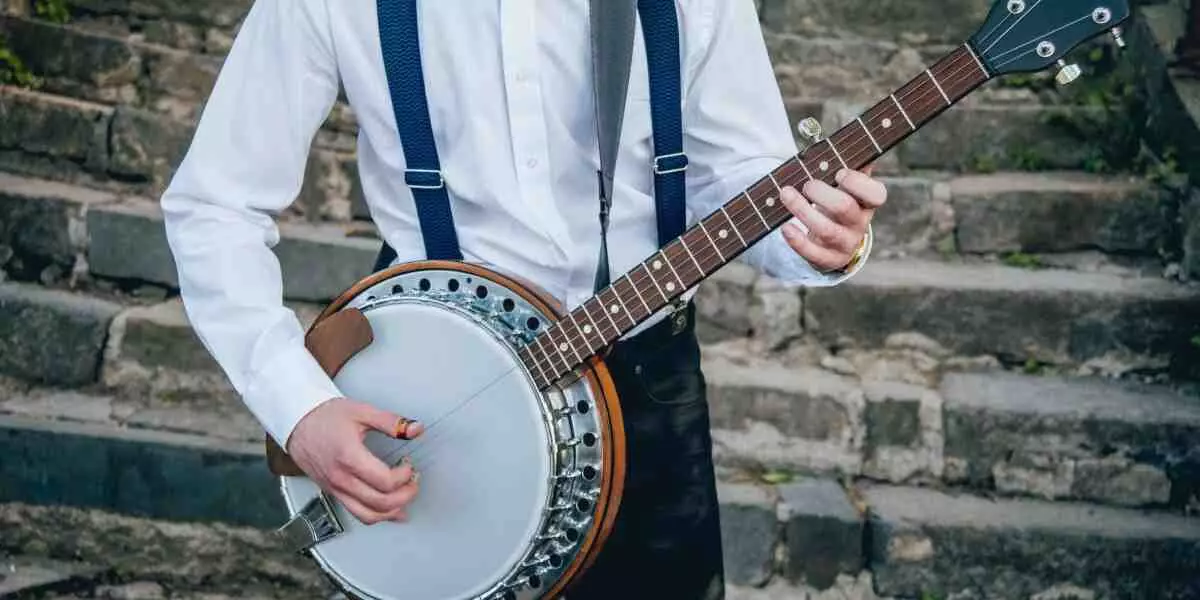 How To Play Banjo:�A Beginner�s Guide to Clawhammer Image