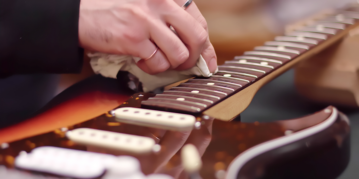 Condition your Rosewood Fretboard with this oil 