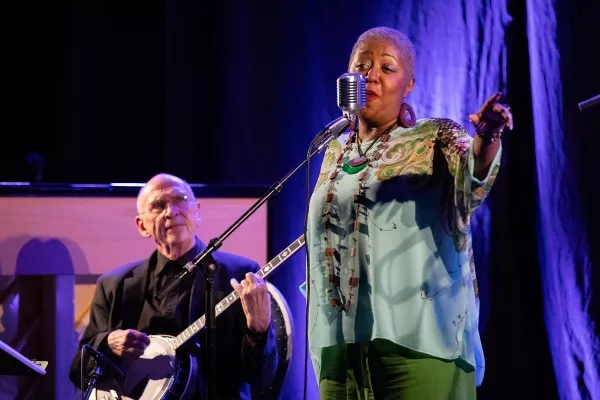 Jazz singer on stage, picture taken by Tore Stre